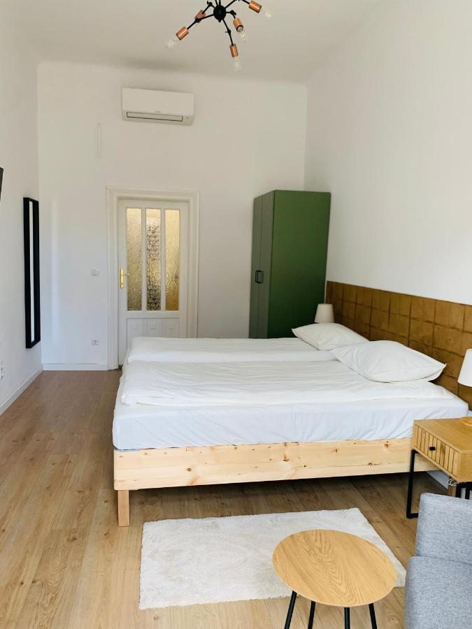 Margaret Boulevard Apartment - With Balcony Boedapest Buitenkant foto